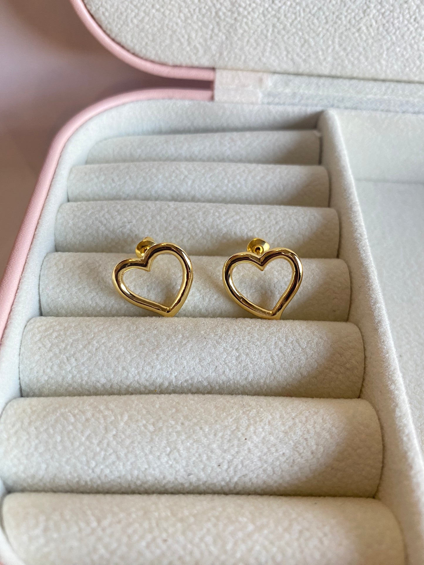 Aretes Corazón Hueco