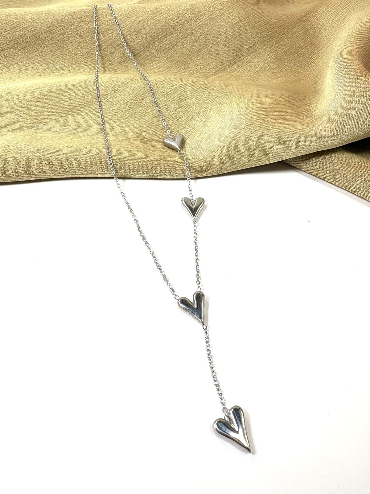 Collar 4 Corazones Corbata Dorado y Plateado