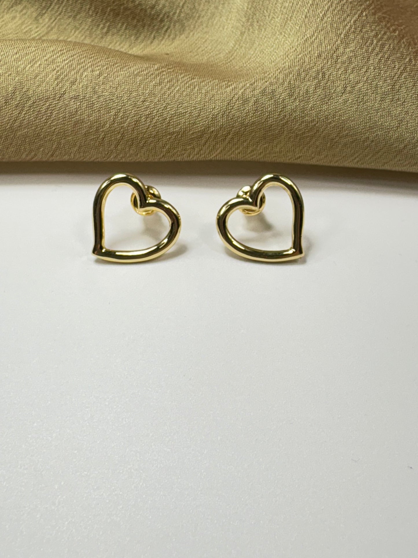 Aretes Corazón Hueco