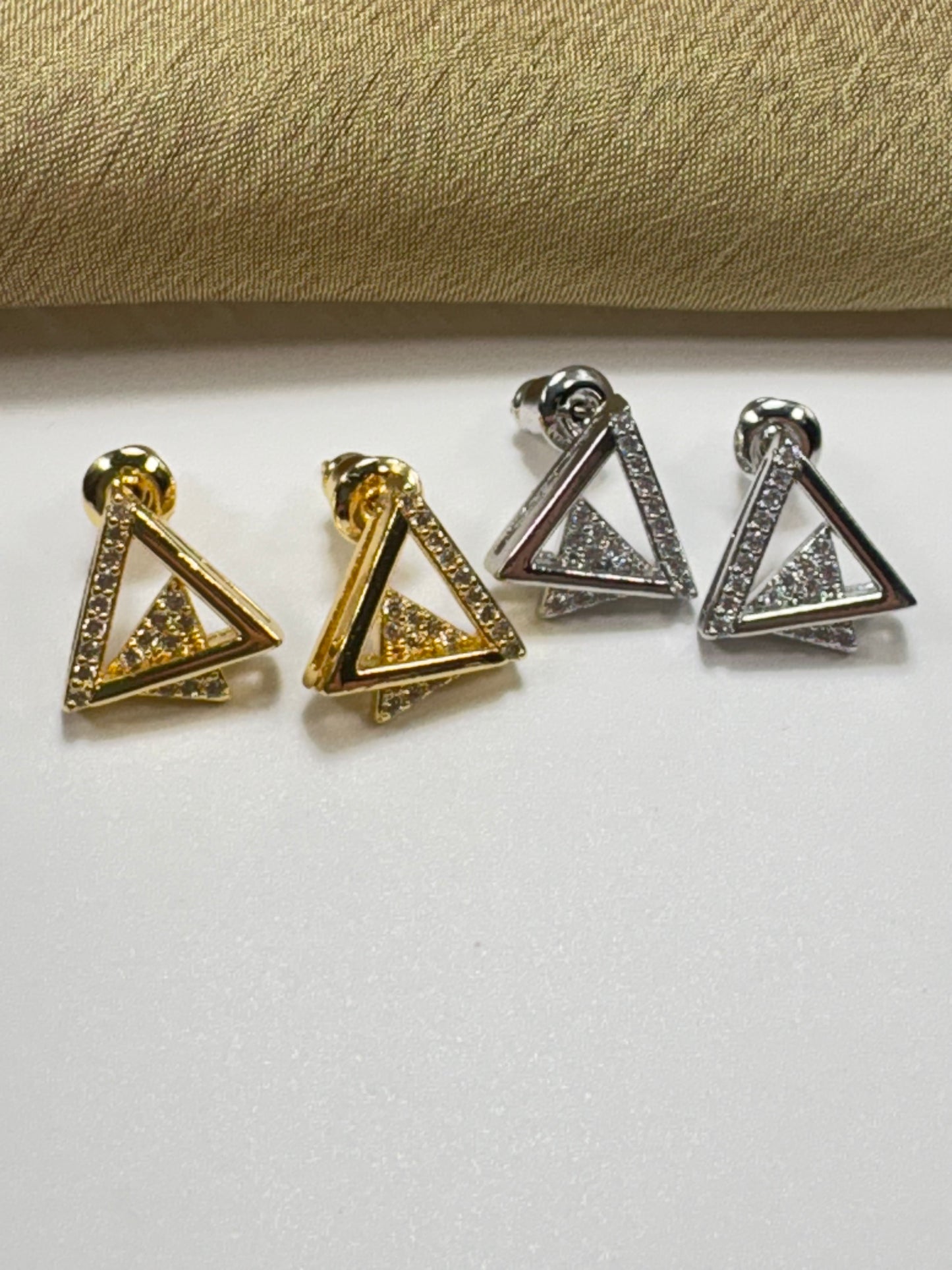 Aretes Triangulo Zirconia