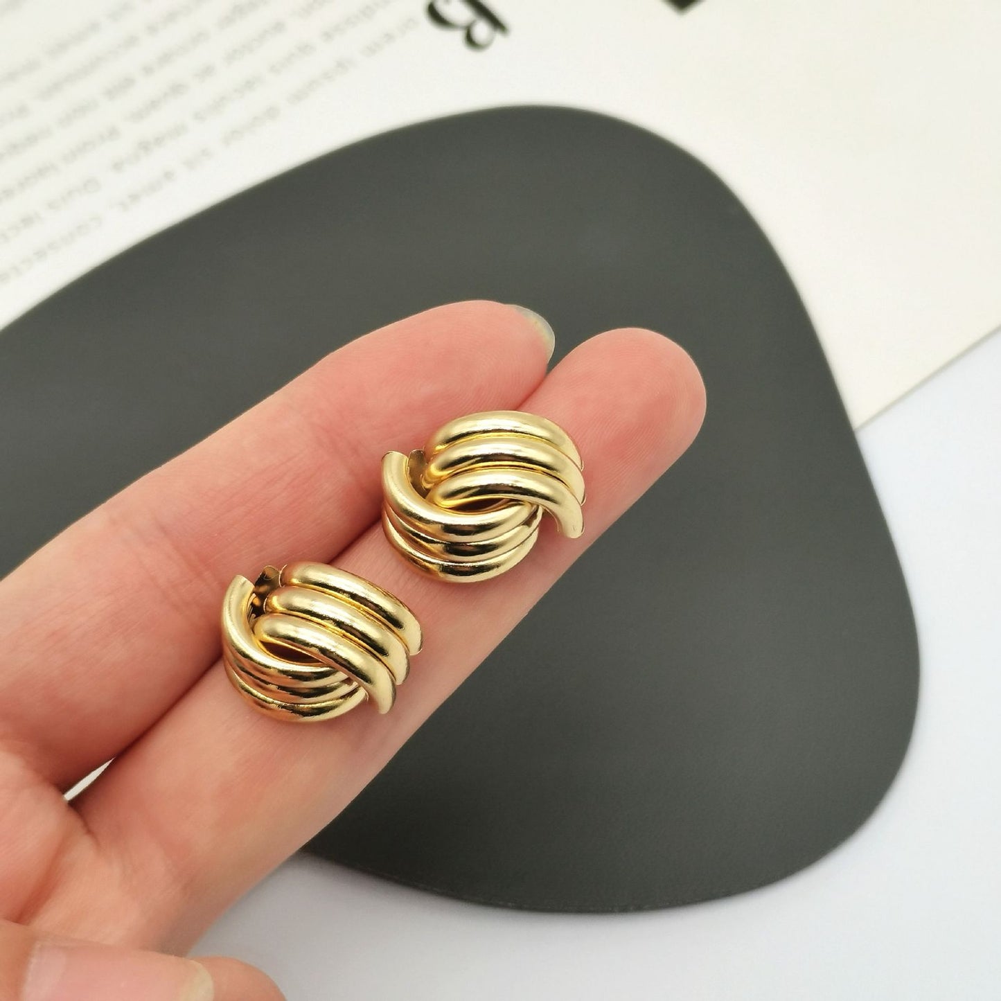 Aretes Semicirculo Amarrado