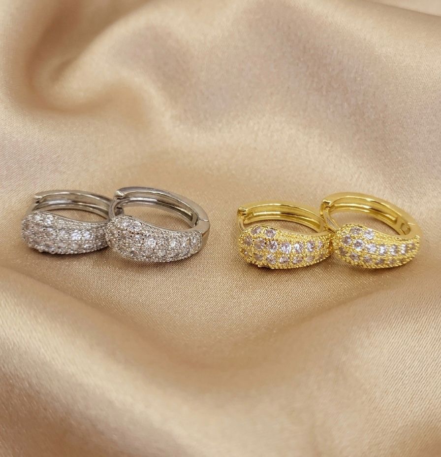 Arracadas Asimetrica Zirconia Dorada y Plateada