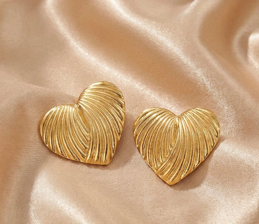 Aretes Corazon Grandes con Lineas