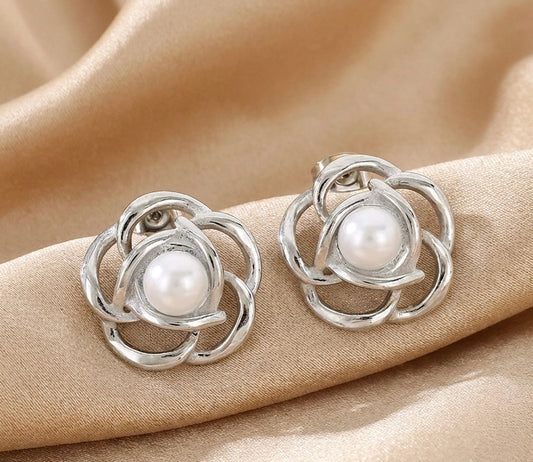 Aretes Floreadas con Perla