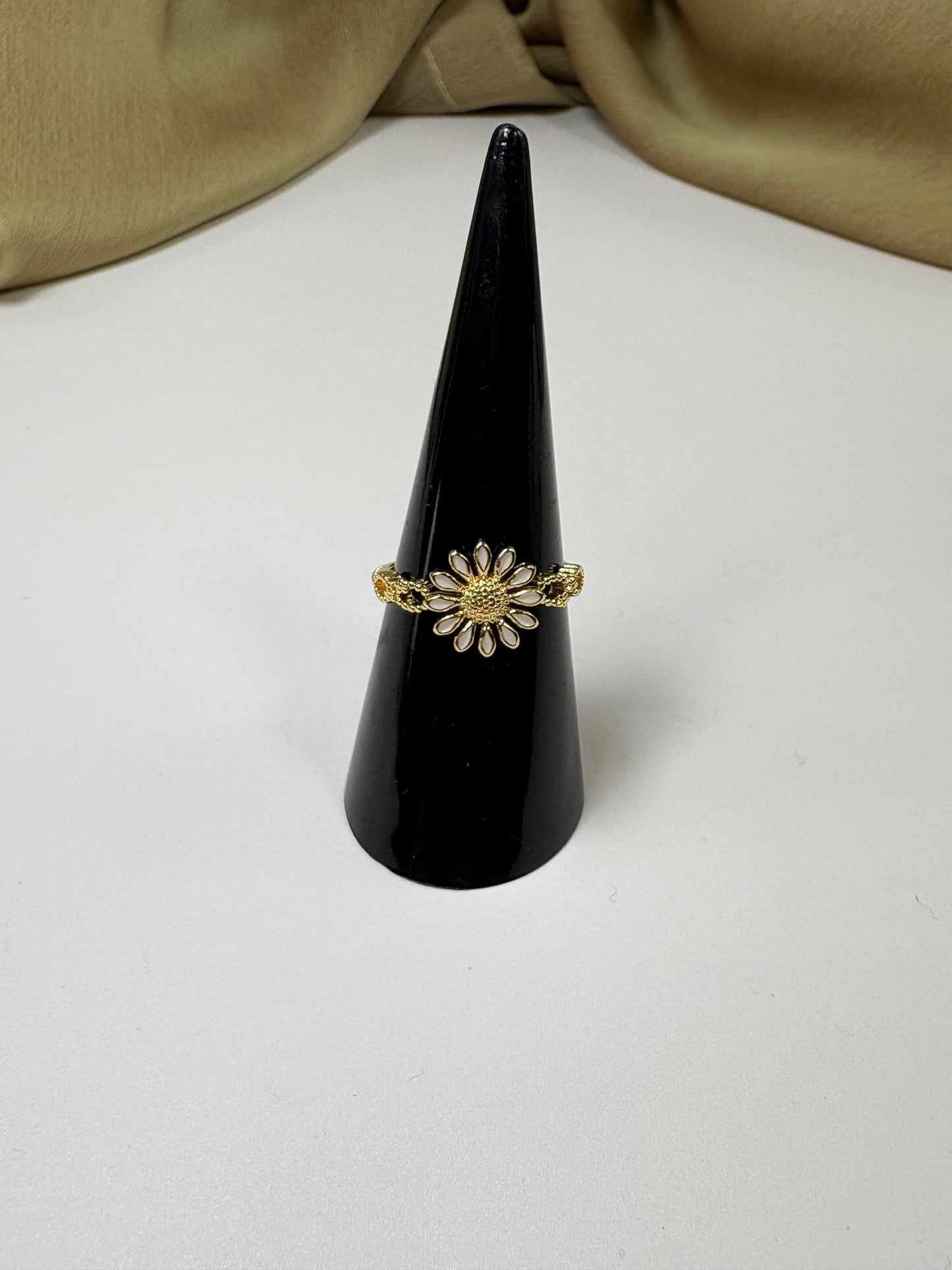 Anillo Margarita  Dorada