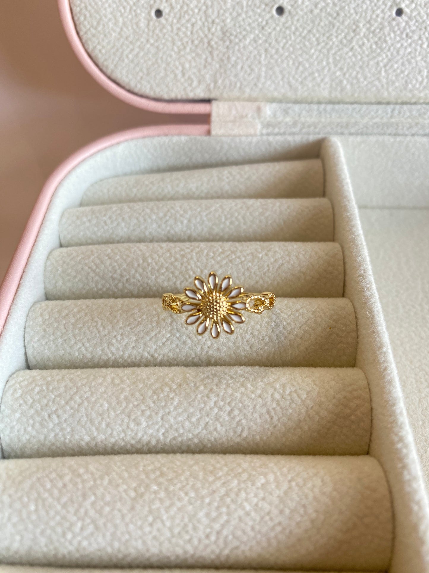 Anillo Margarita  Dorada