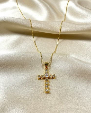Collar Cruz Triángulos Zirconia Dorada y Plateada
