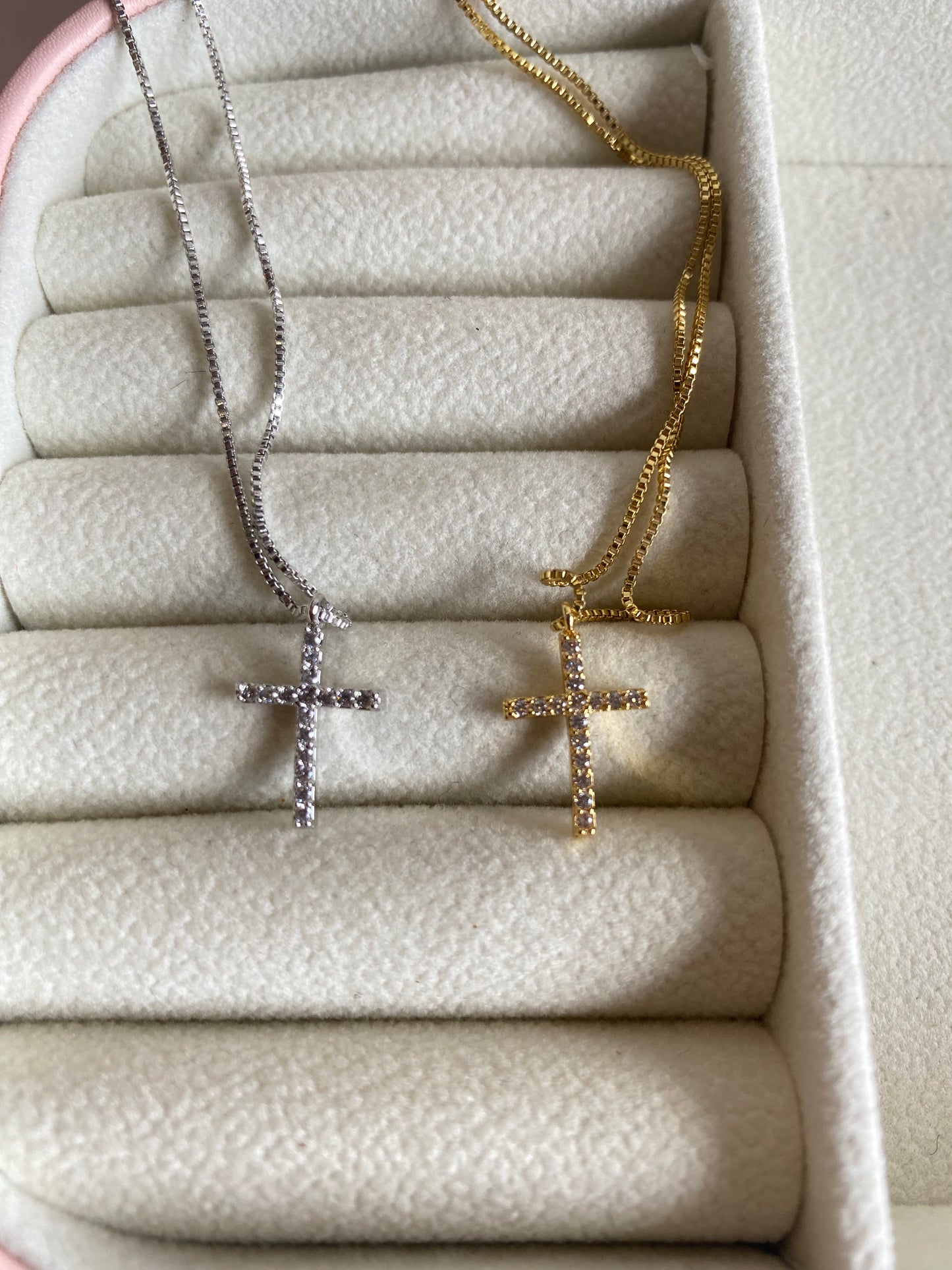 Collar Cruz Chica con Zirconia