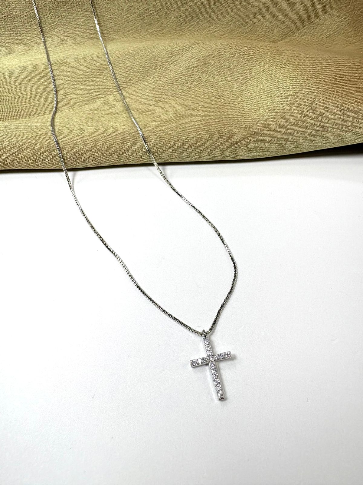 Collar Cruz Chica con Zirconia