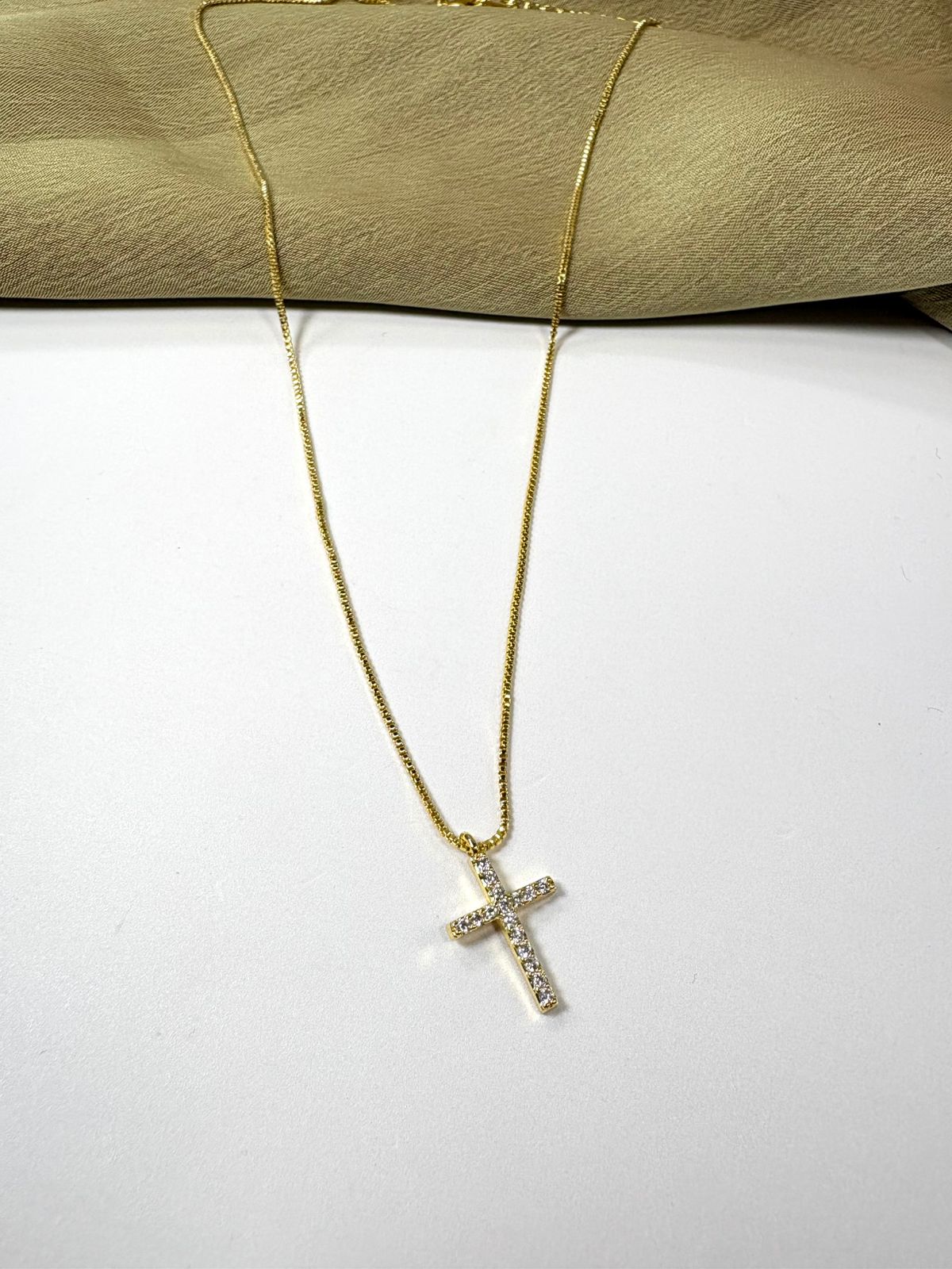 Collar Cruz Chica con Zirconia