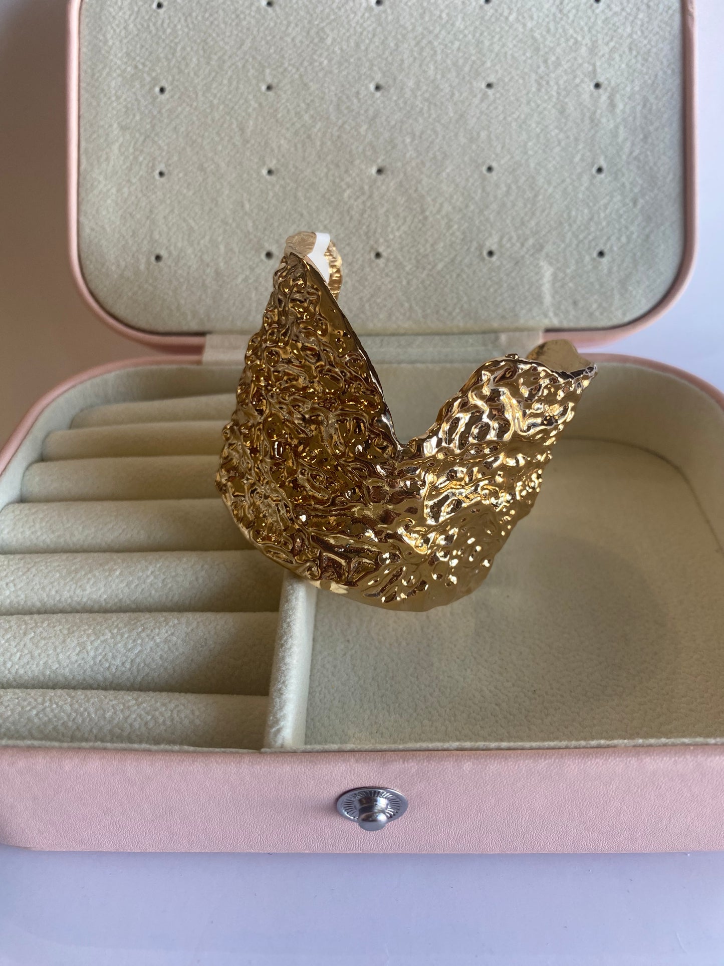Brazalete grande dorado